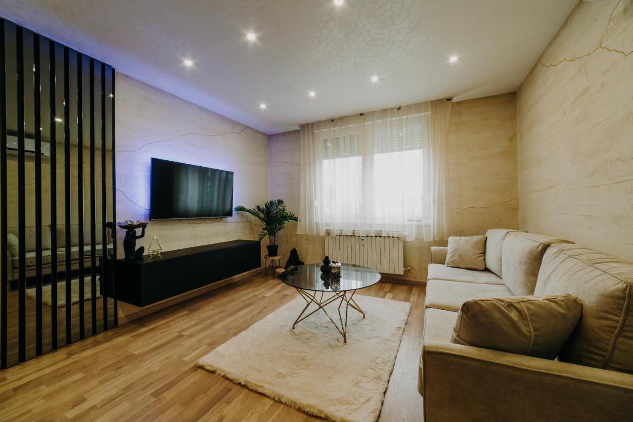 Apartman Stari Toranj II Lägenhet Vukovar Exteriör bild