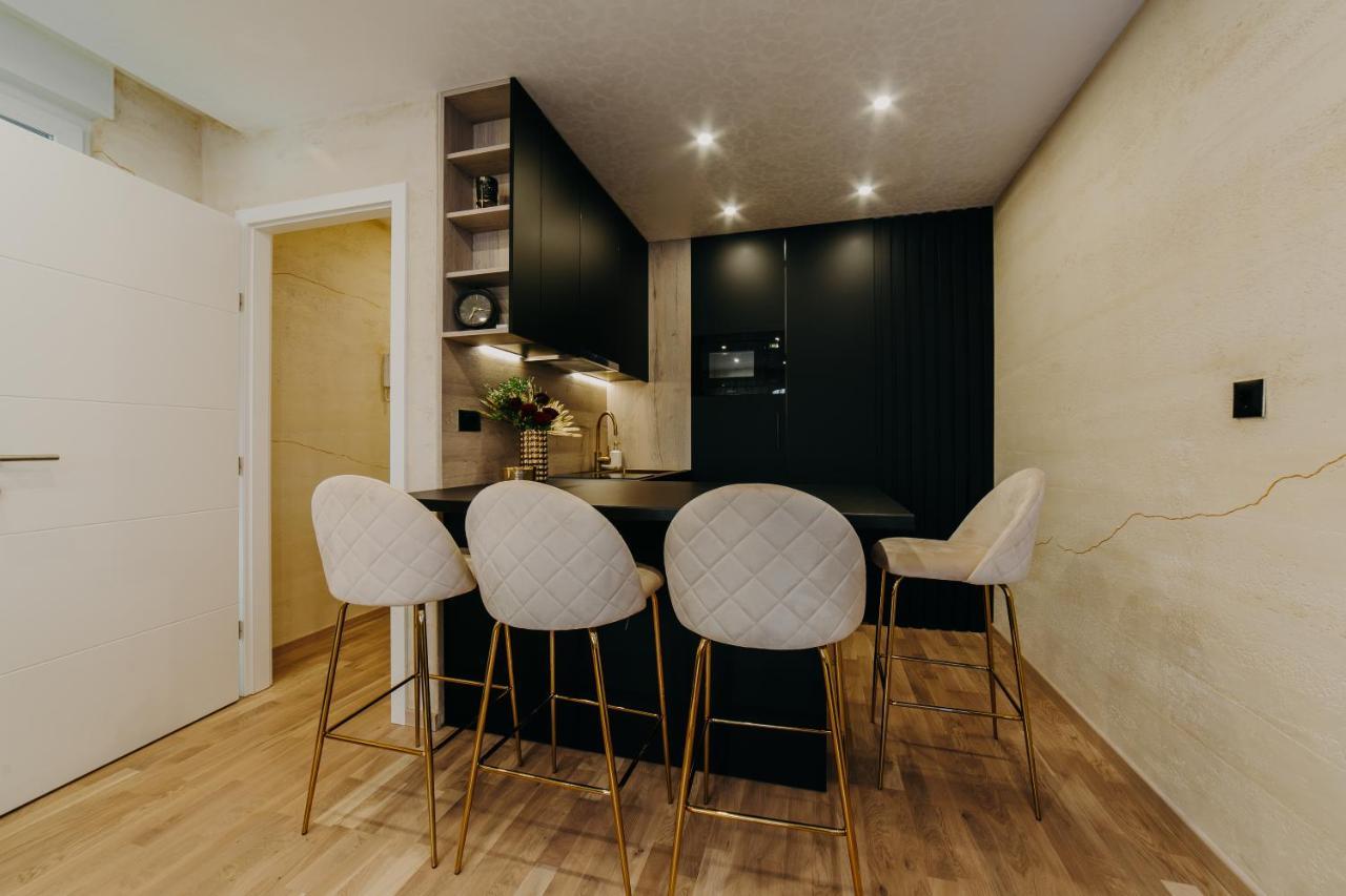 Apartman Stari Toranj II Lägenhet Vukovar Exteriör bild