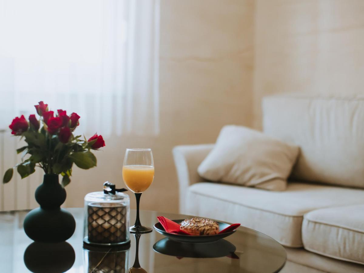 Apartman Stari Toranj II Lägenhet Vukovar Exteriör bild