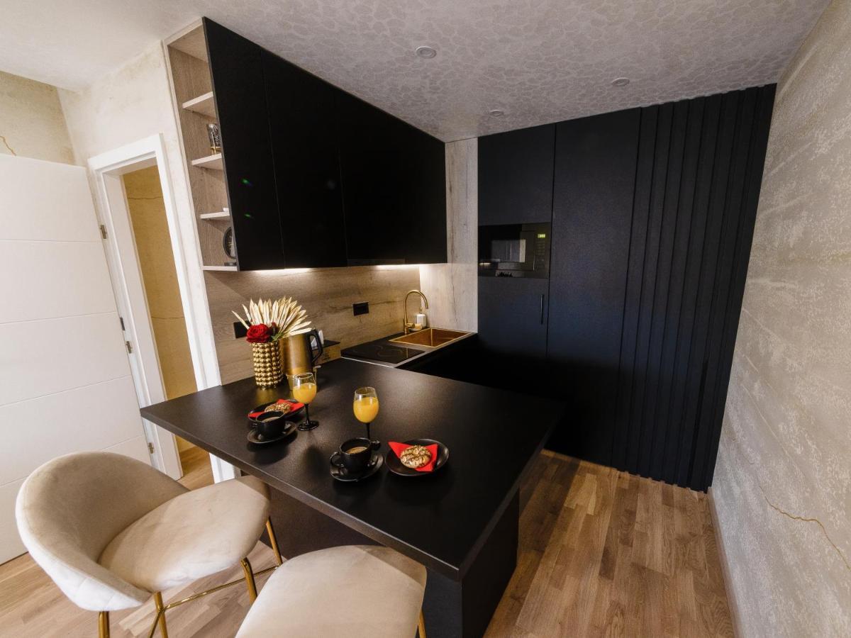 Apartman Stari Toranj II Lägenhet Vukovar Exteriör bild