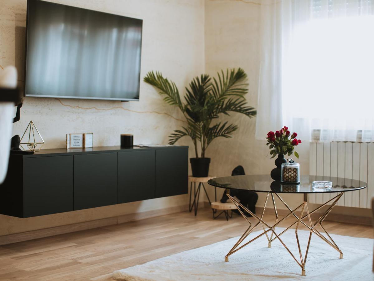 Apartman Stari Toranj II Lägenhet Vukovar Exteriör bild
