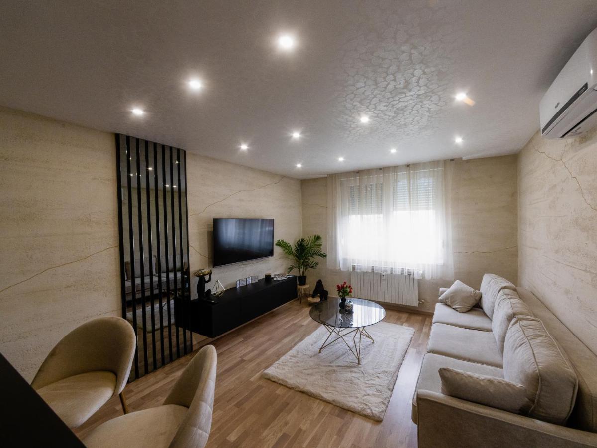 Apartman Stari Toranj II Lägenhet Vukovar Exteriör bild
