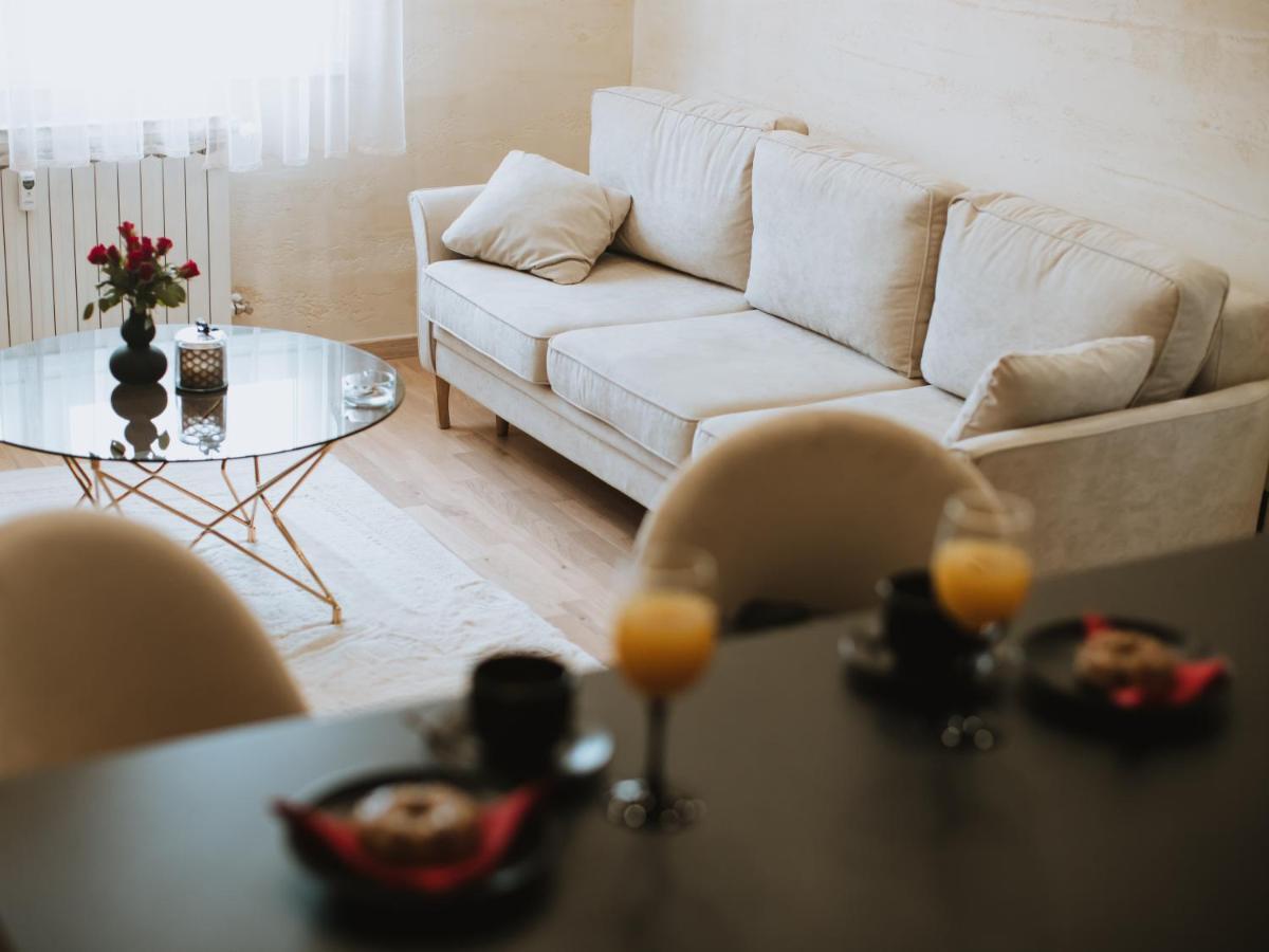 Apartman Stari Toranj II Lägenhet Vukovar Exteriör bild