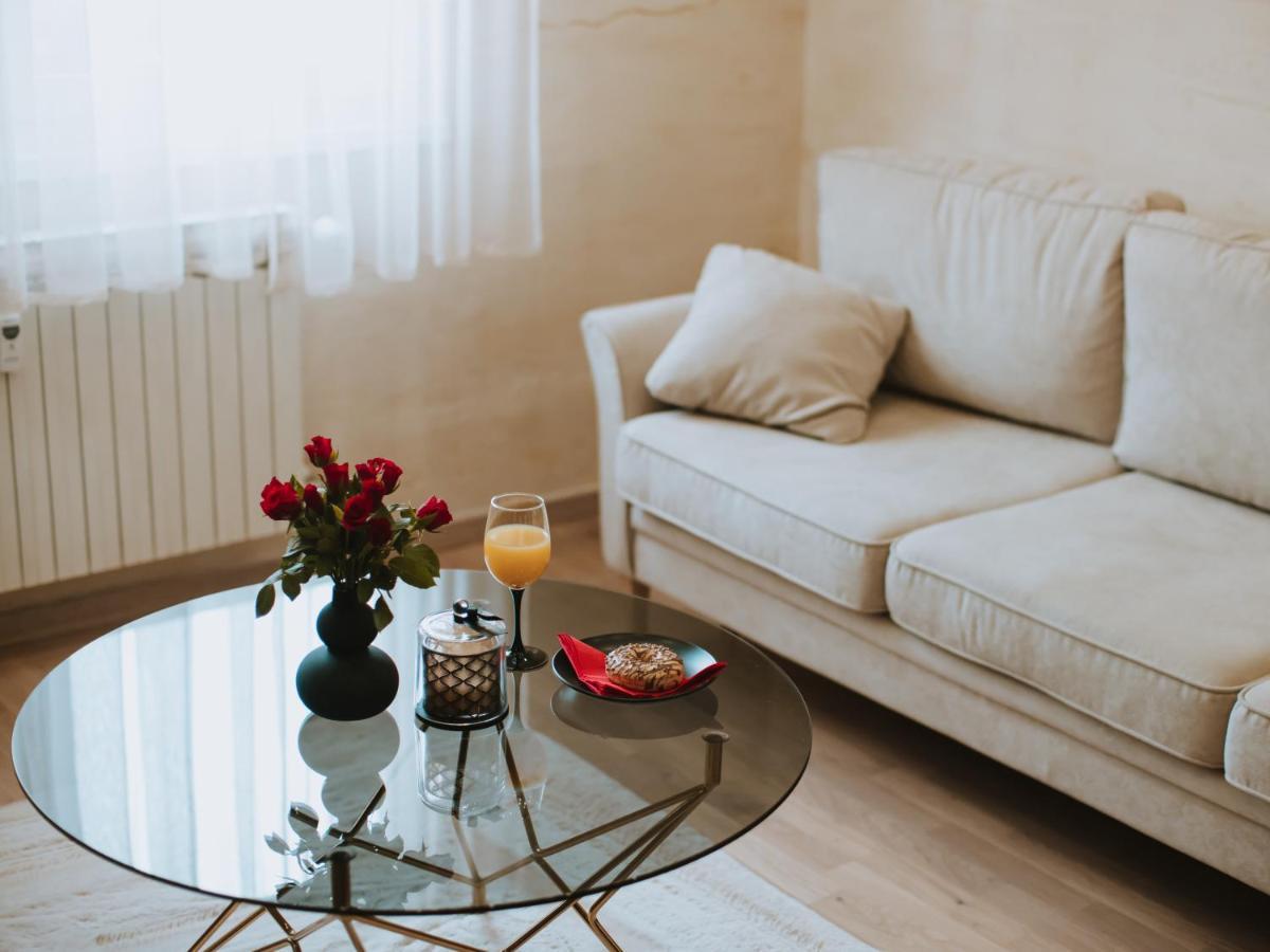 Apartman Stari Toranj II Lägenhet Vukovar Exteriör bild