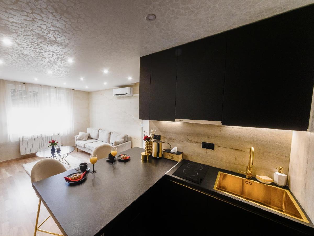 Apartman Stari Toranj II Lägenhet Vukovar Exteriör bild