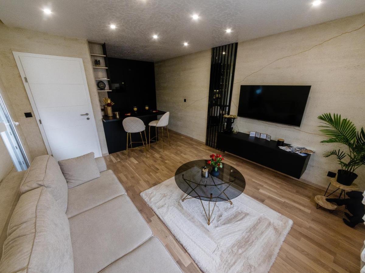 Apartman Stari Toranj II Lägenhet Vukovar Exteriör bild
