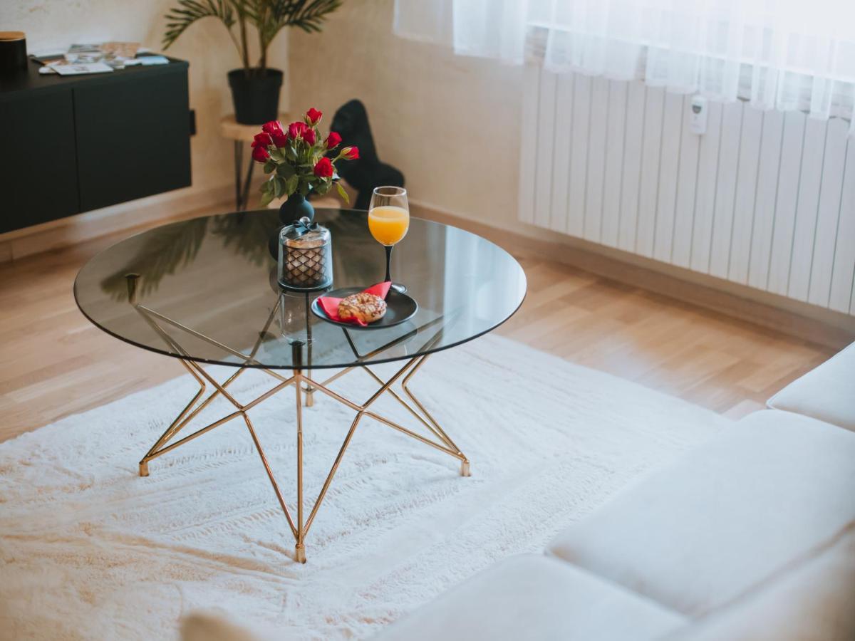 Apartman Stari Toranj II Lägenhet Vukovar Exteriör bild